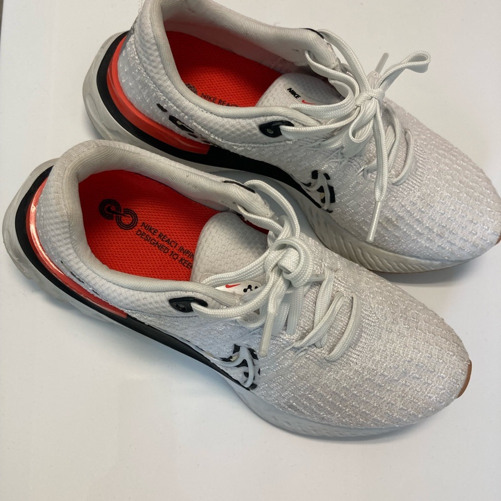 Nike Kids White and Black Sneakers with Red Highlights